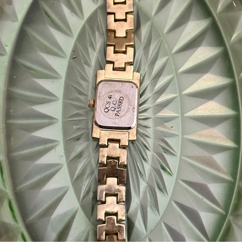 Vintage Galaxie by Elgin gold tone with rhinestones watch - Picture 4 of 8